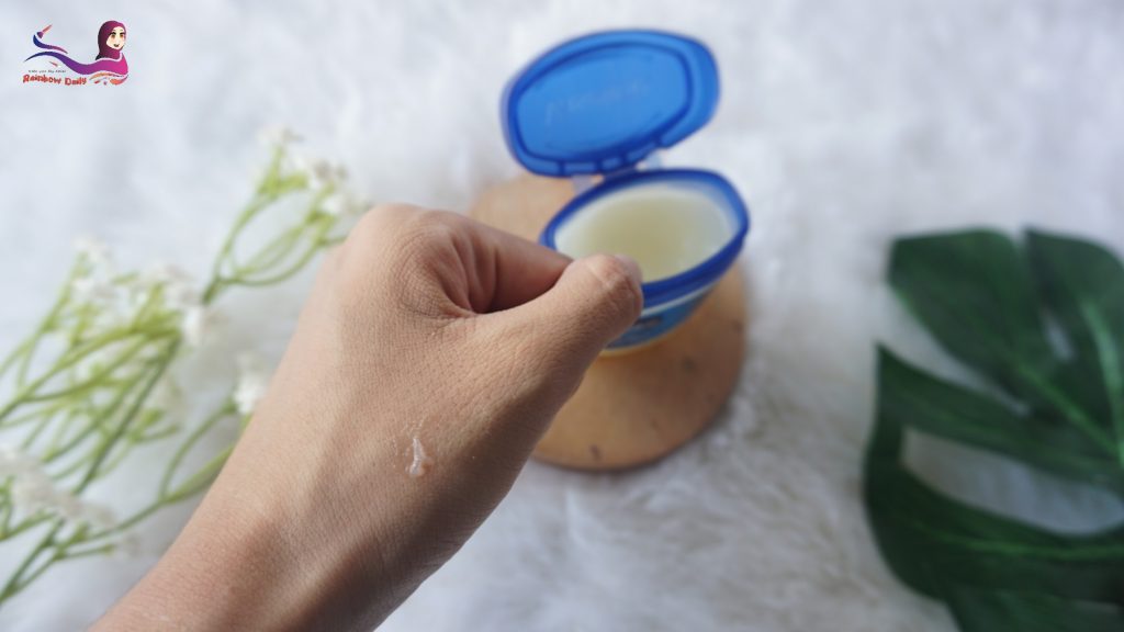 Tekstur Vaseline Repairing Jelly atasi Bibir Kering